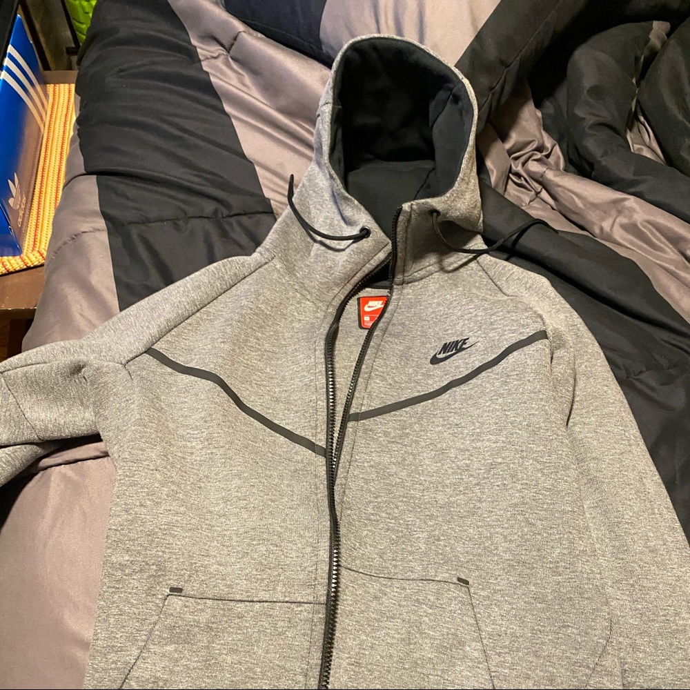 Nike sportswear tech fleece
